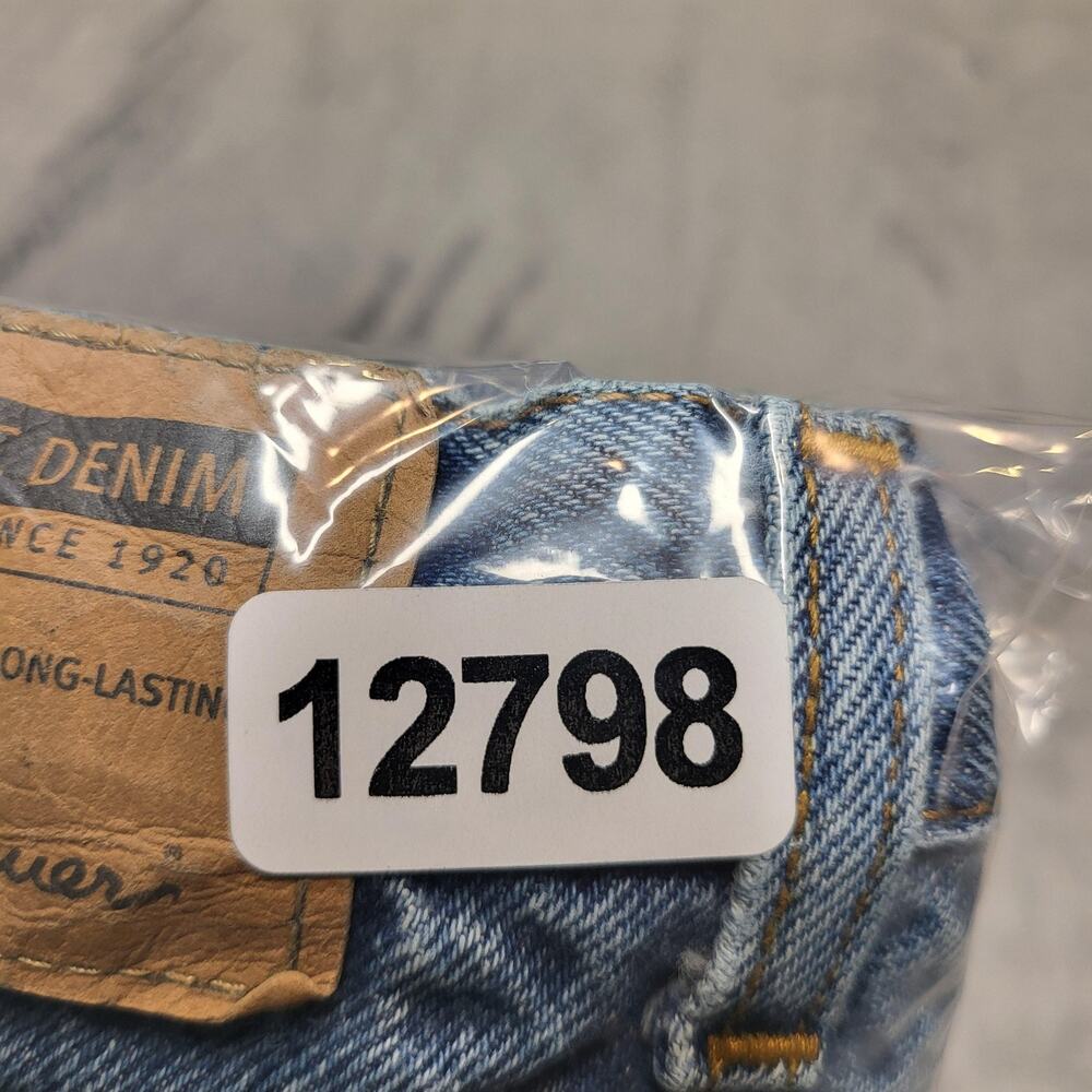Eddie Bauer Jeans Mens 40x30 Light Wash Blue Classic Fit Straight Denim - Picture 9 of 9